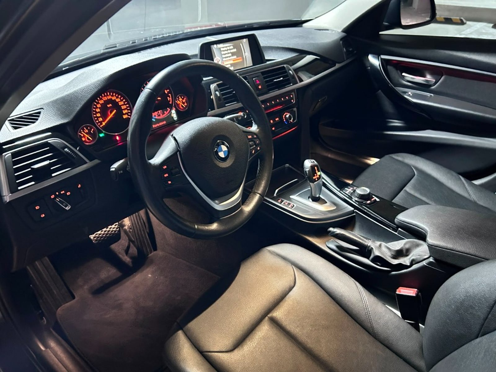 BMW 318I Luxury 1.5 AT 2017 - Imagen 9 de 10