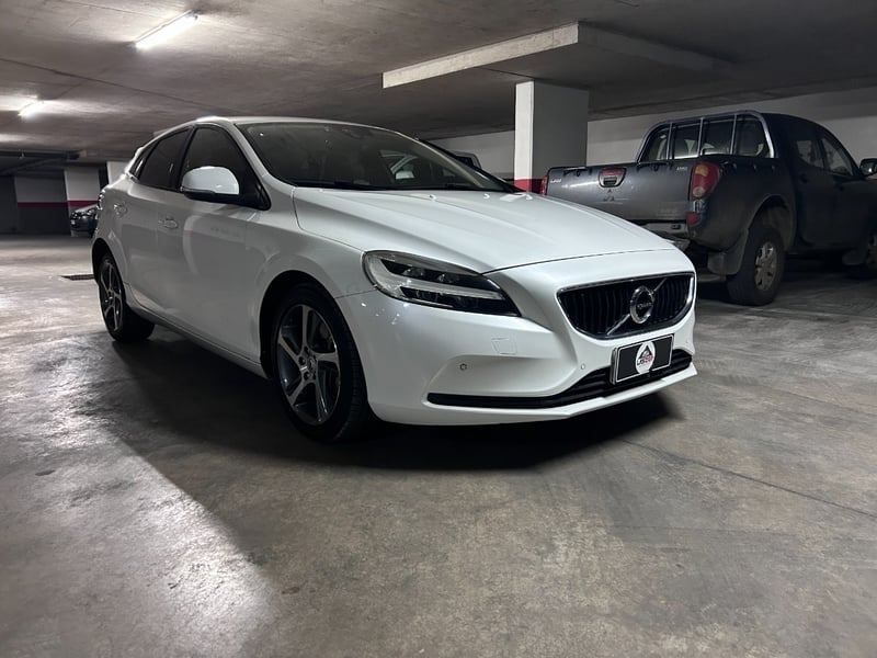 Volvo V40 T4 MOMENTUM 2020 - Imagen 3 de 10