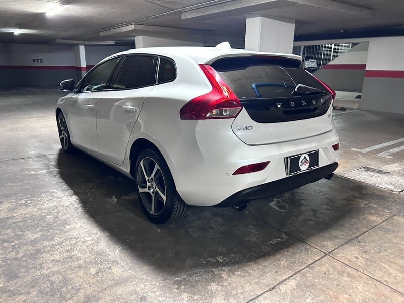 Volvo V40 T4 MOMENTUM 2020 - Imagen 6 de 10