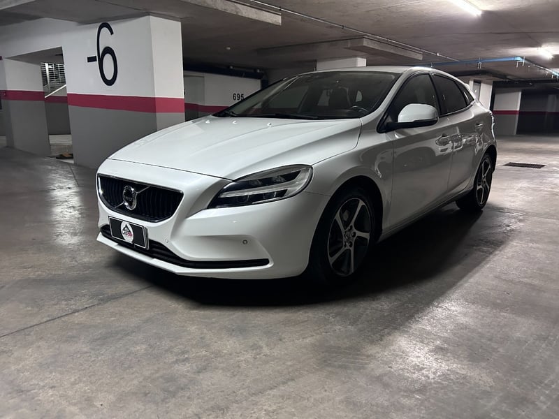 Volvo V40 T4 MOMENTUM 2020