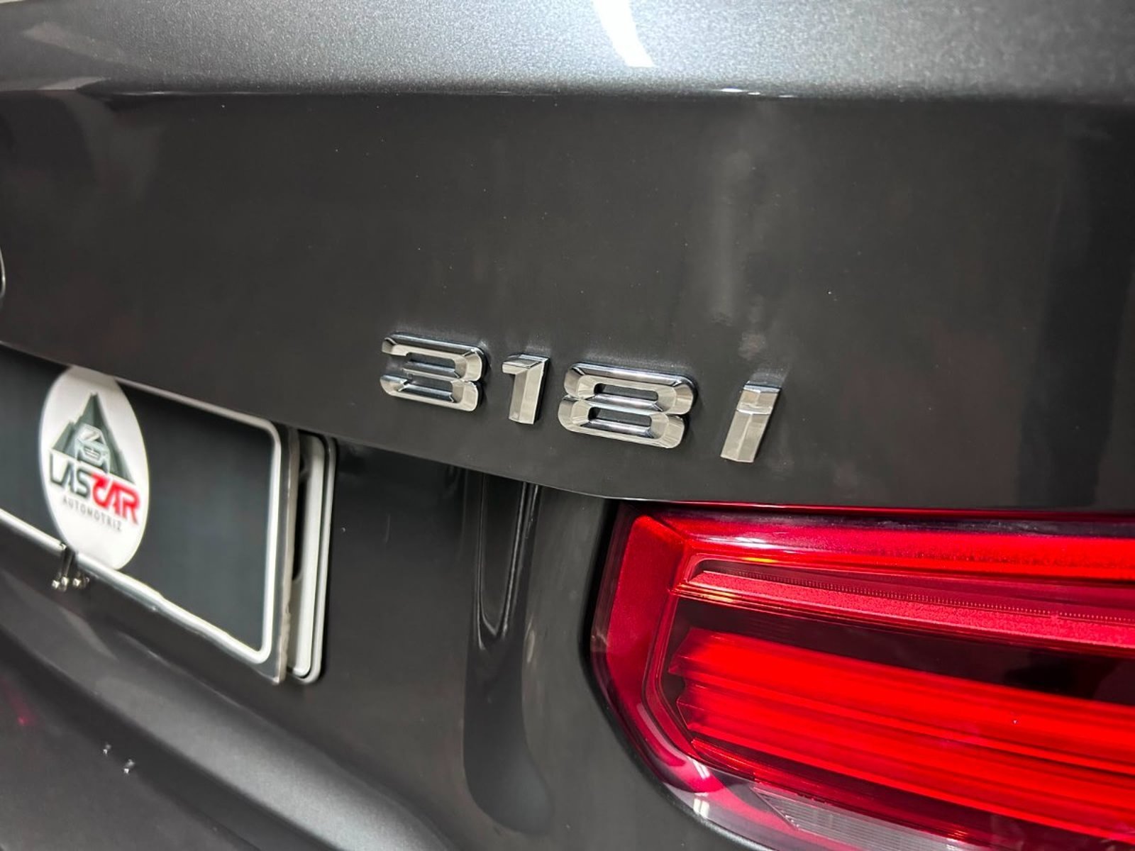 BMW 318I Luxury 1.5 AT 2017 - Imagen 7 de 10