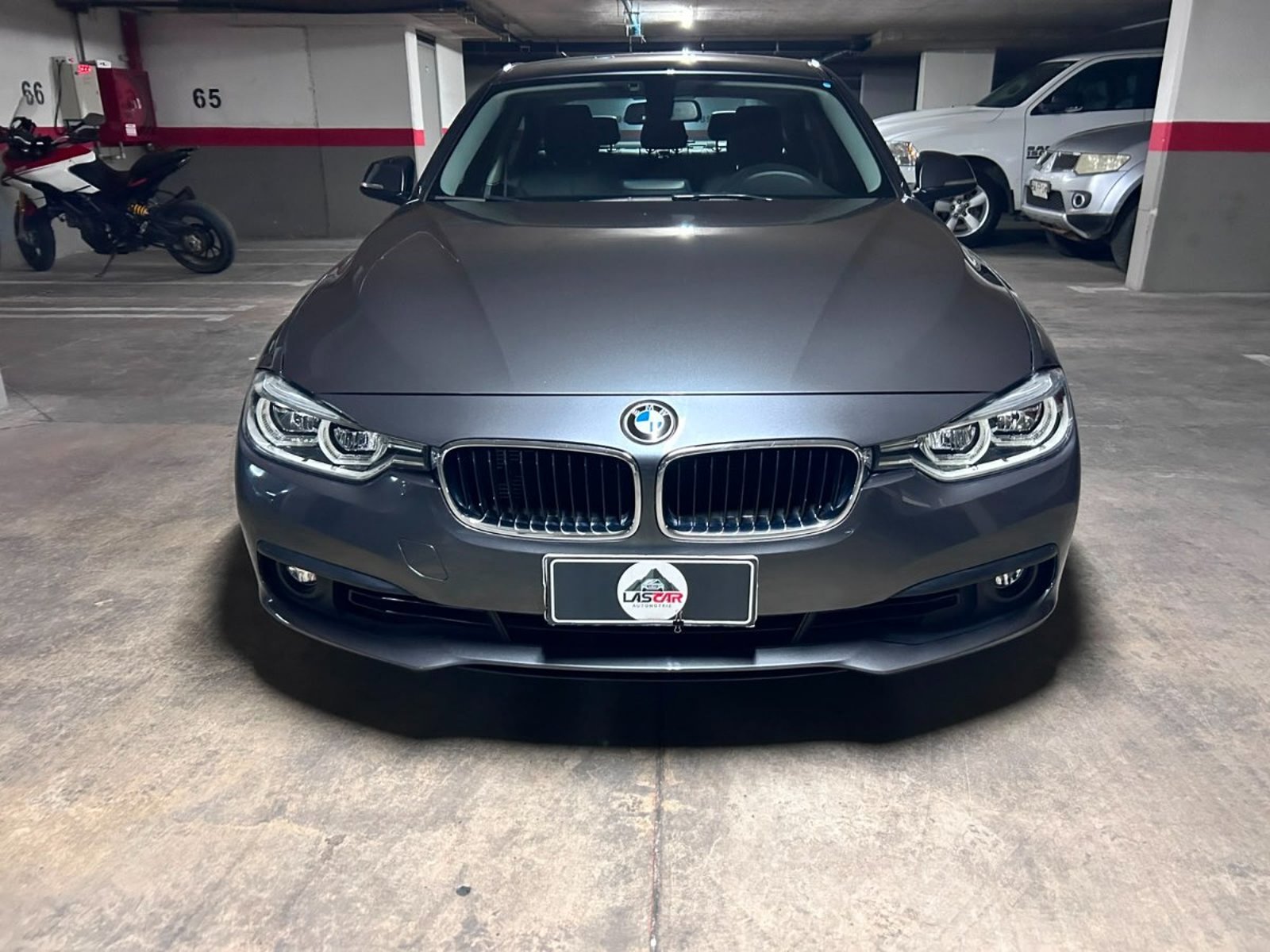 BMW 318I Luxury 1.5 AT 2017 - Foto 2 de 10