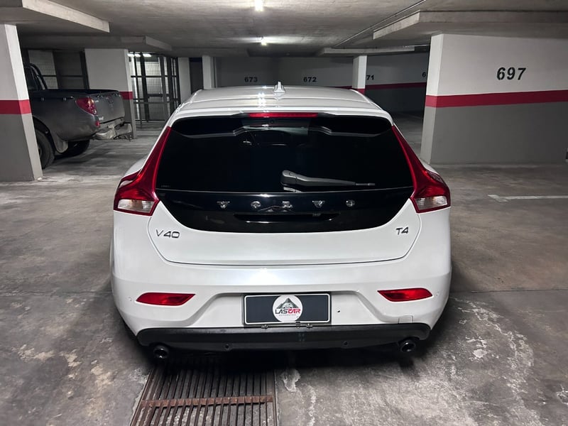 Volvo V40 T4 MOMENTUM 2020 - Imagen 5 de 10
