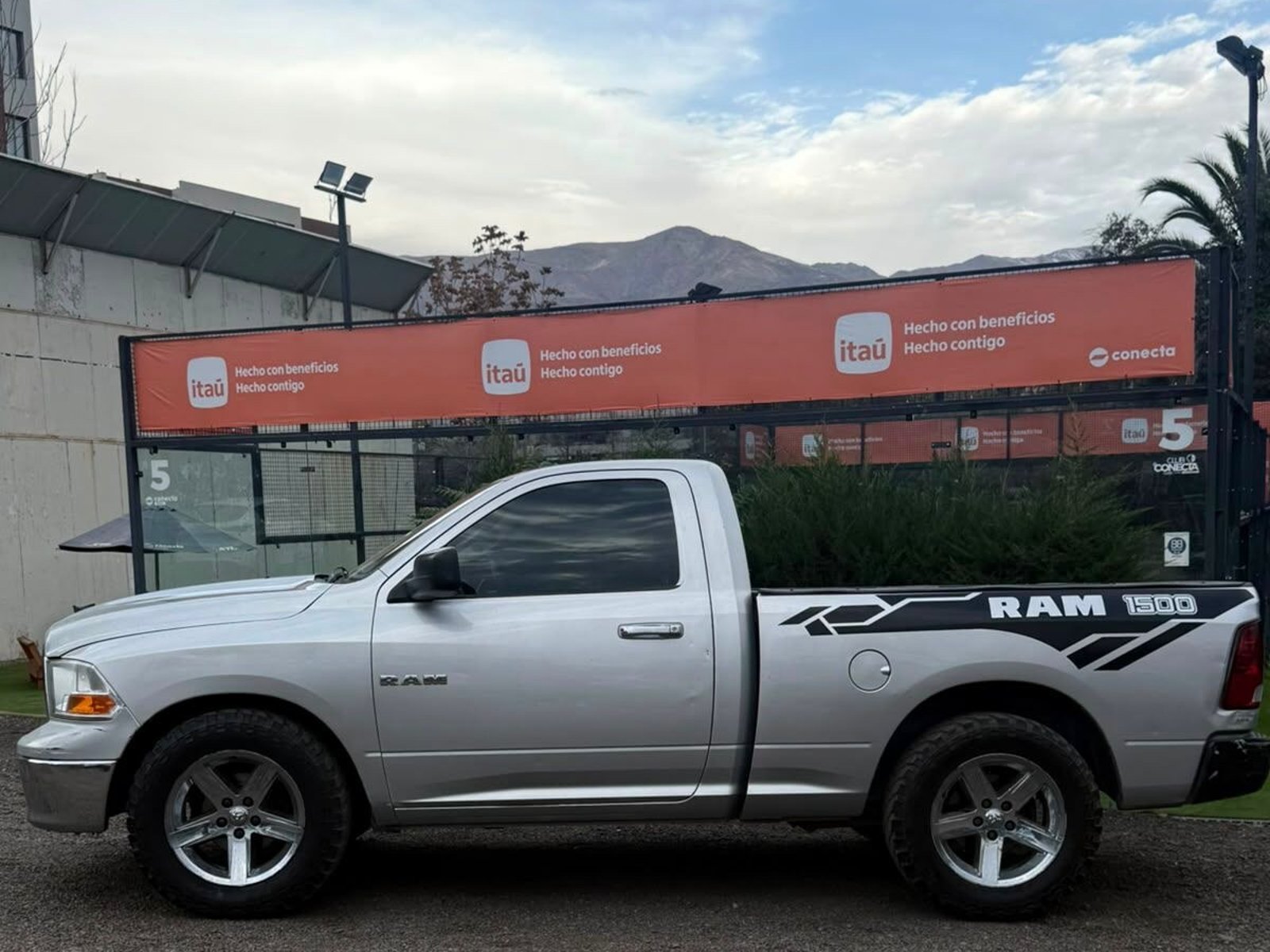Dodge RAM 1500 cabina simple 2010 - Foto 4 de 10