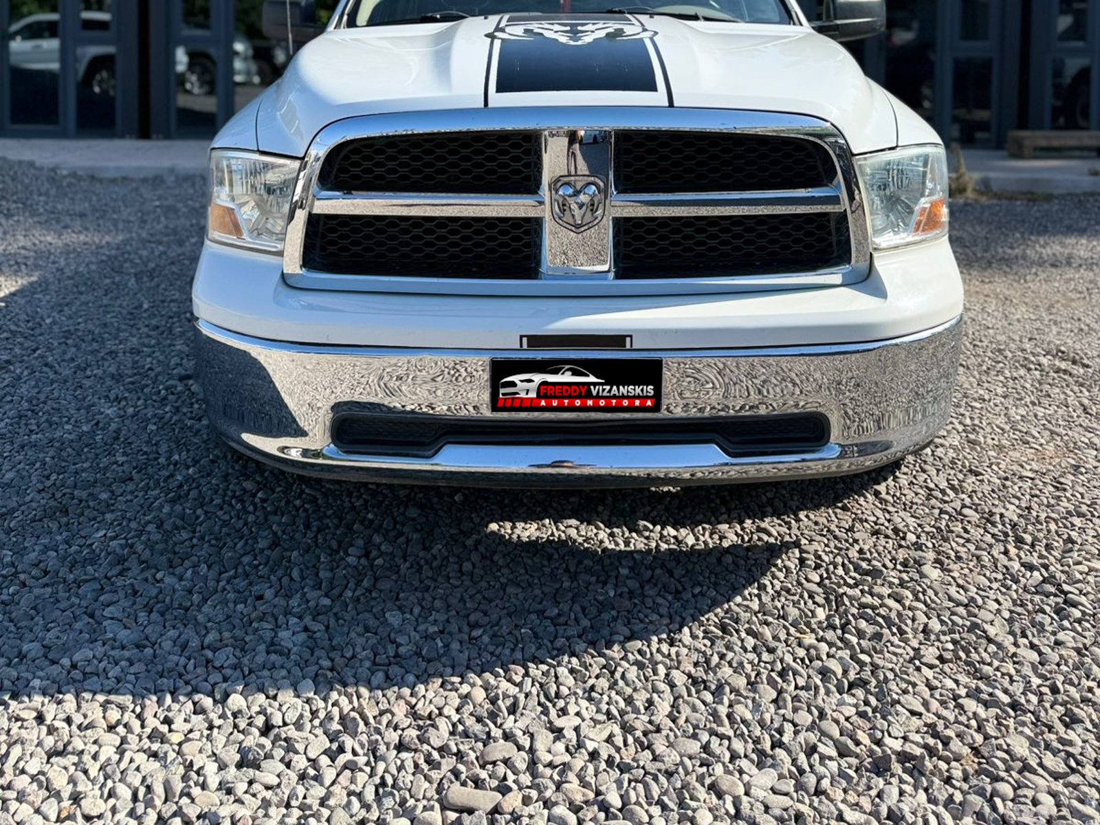RAM 1500 2010 - Foto 2 de 12