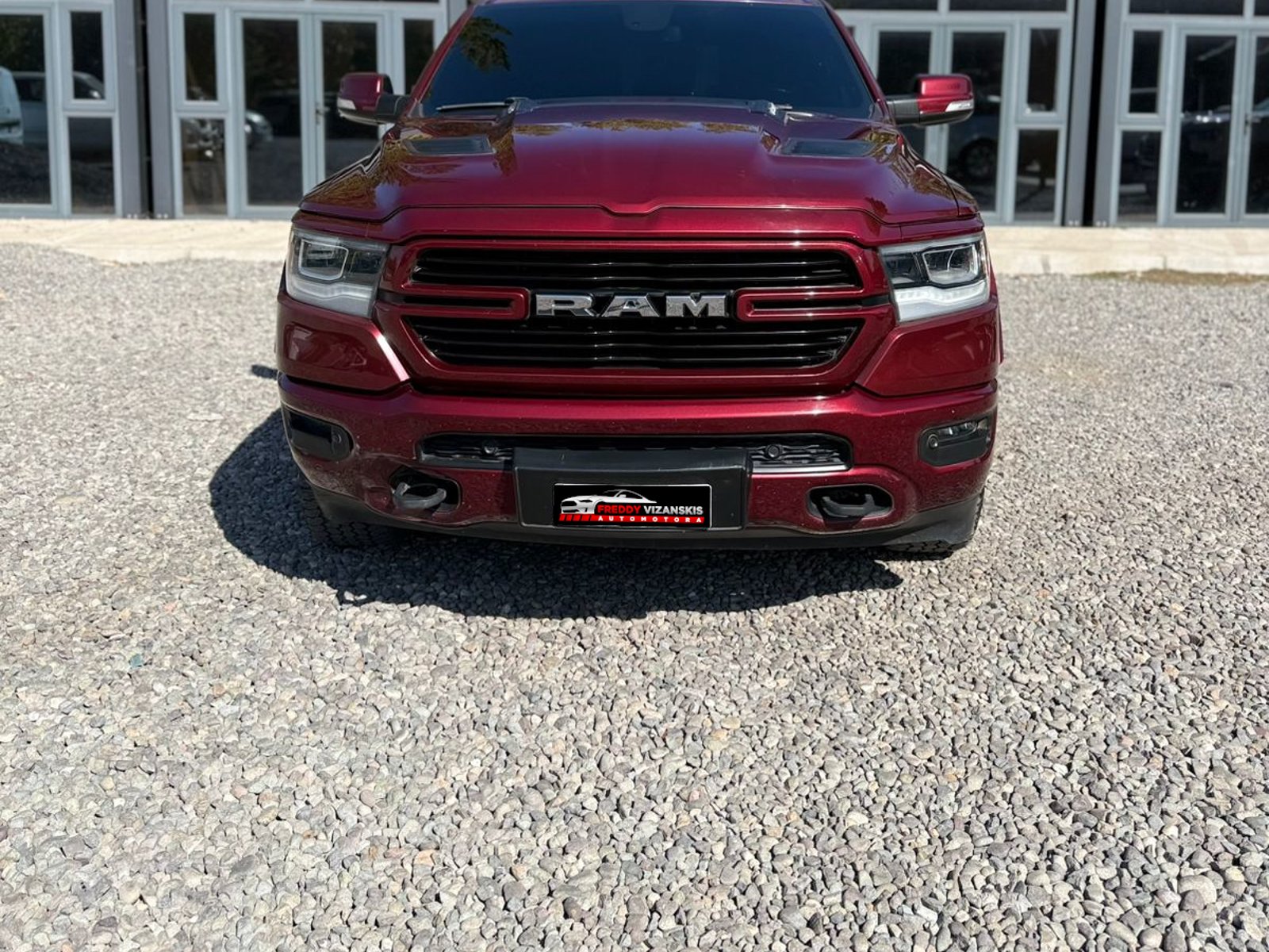 RAM 1500 2021 - Foto 2 de 10