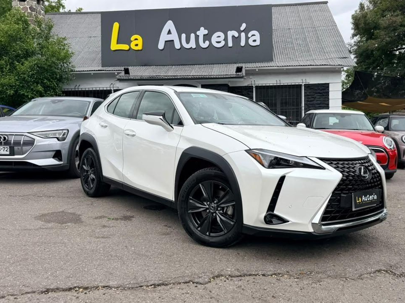 Lexus UX250H HATCH BACK 2.0 AUT 2023 - Foto 2 de 20