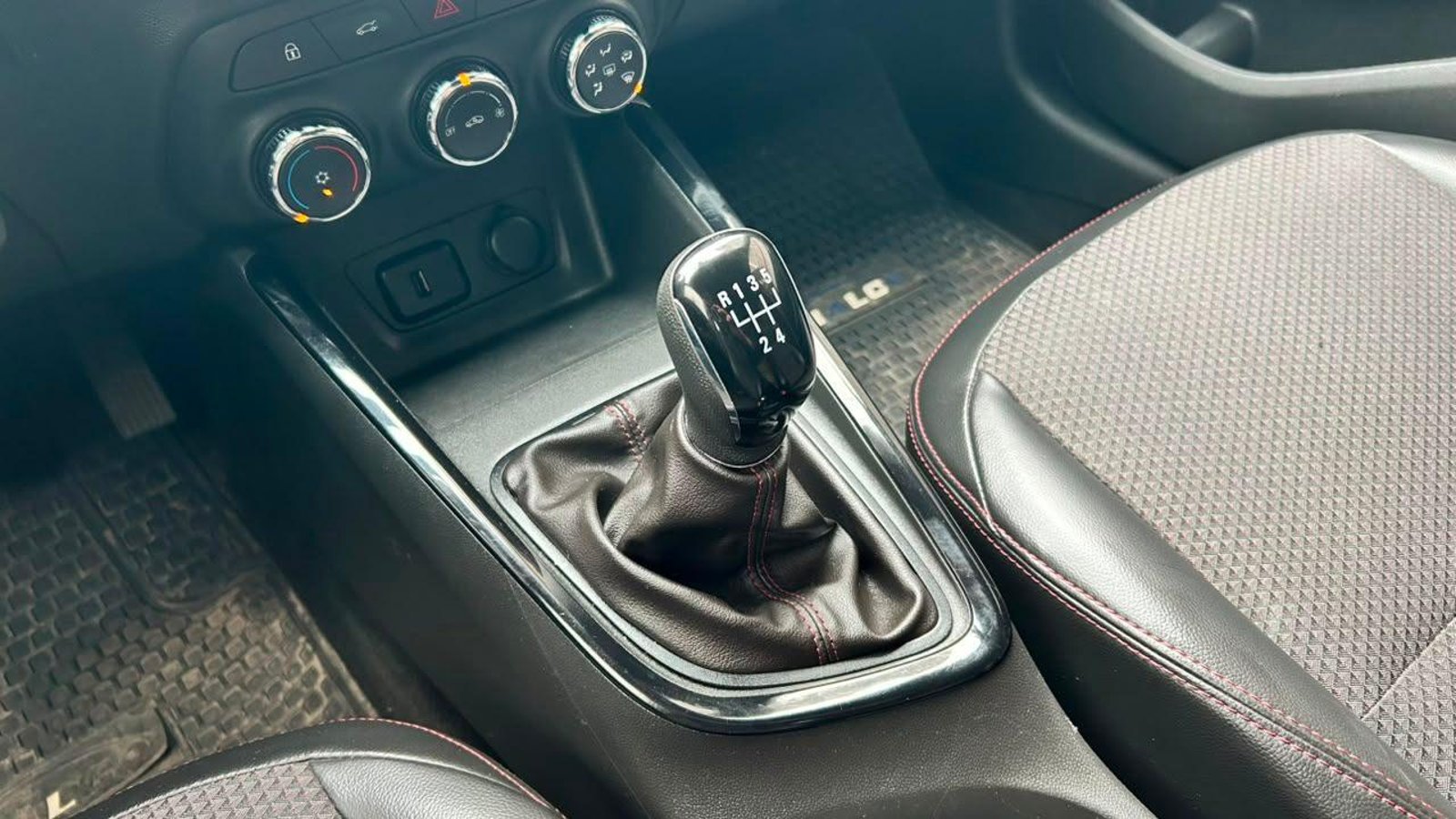 Chevrolet Onix Turbo 2023 - Imagen 13 de 20