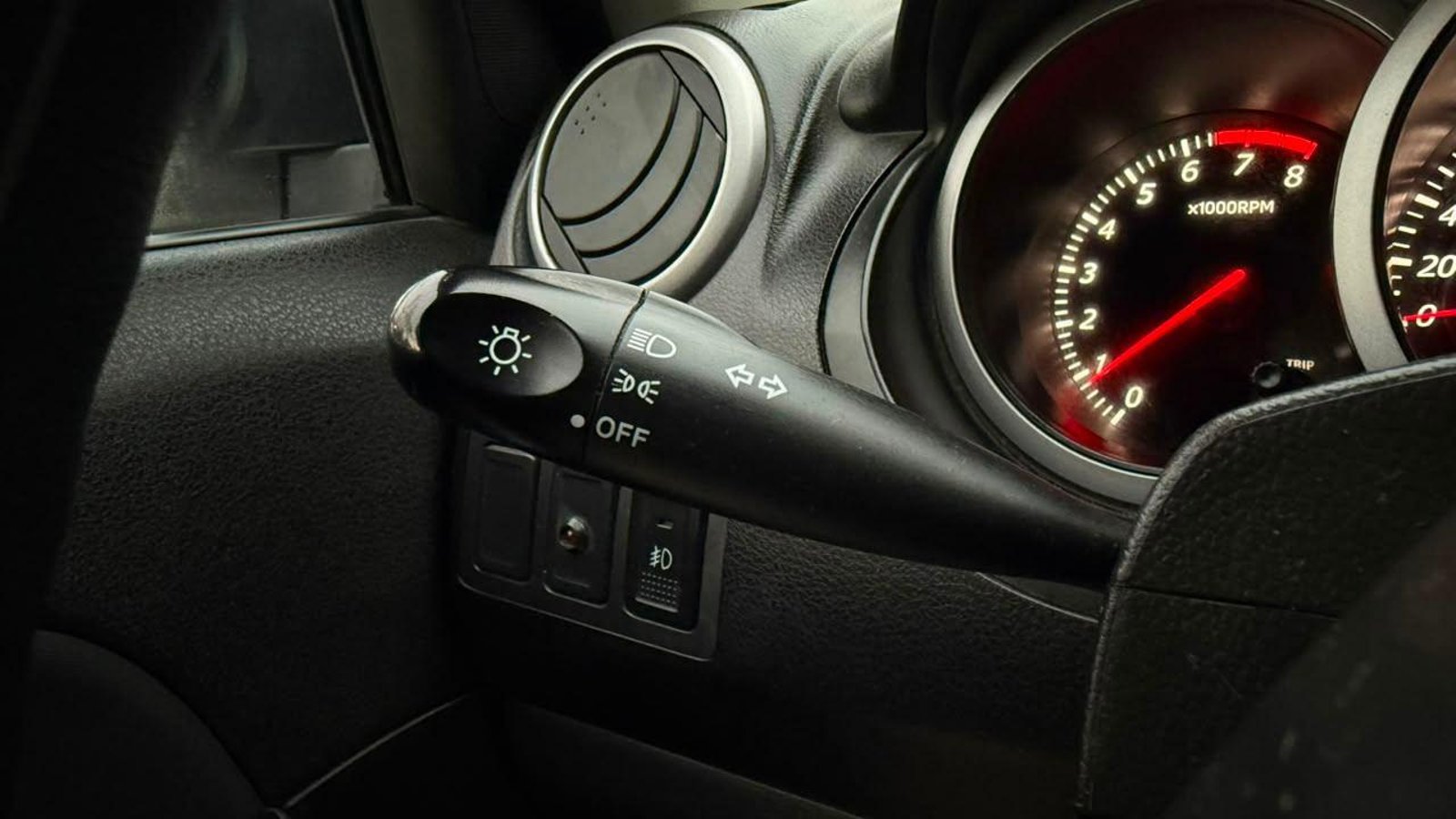 Suzuki GRAND NOMADE 2015 - Imagen 16 de 18