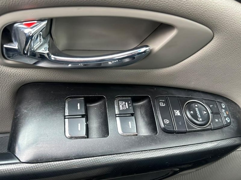 Kia Grand Carnival 2016 - Imagen 18 de 20