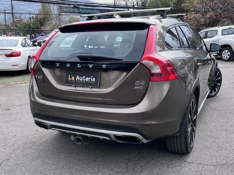 Volvo V60CC D4 LTD AWD 2.4 AUT 2016 - Imagen 4 de 19