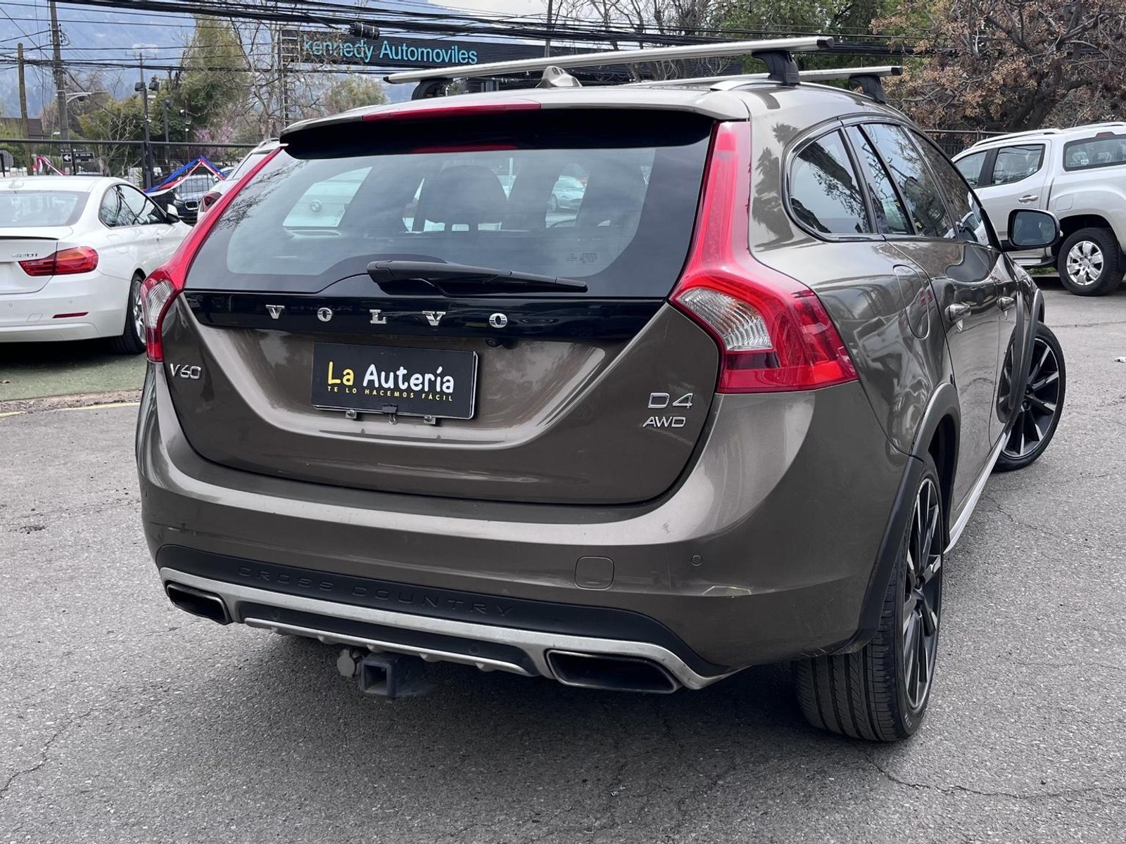 Volvo V60CC D4 LTD AWD 2.4 AUT 2016 - Foto 4 de 19