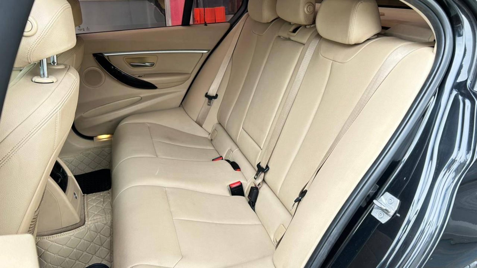 BMW 320i 2017 - Imagen 17 de 20