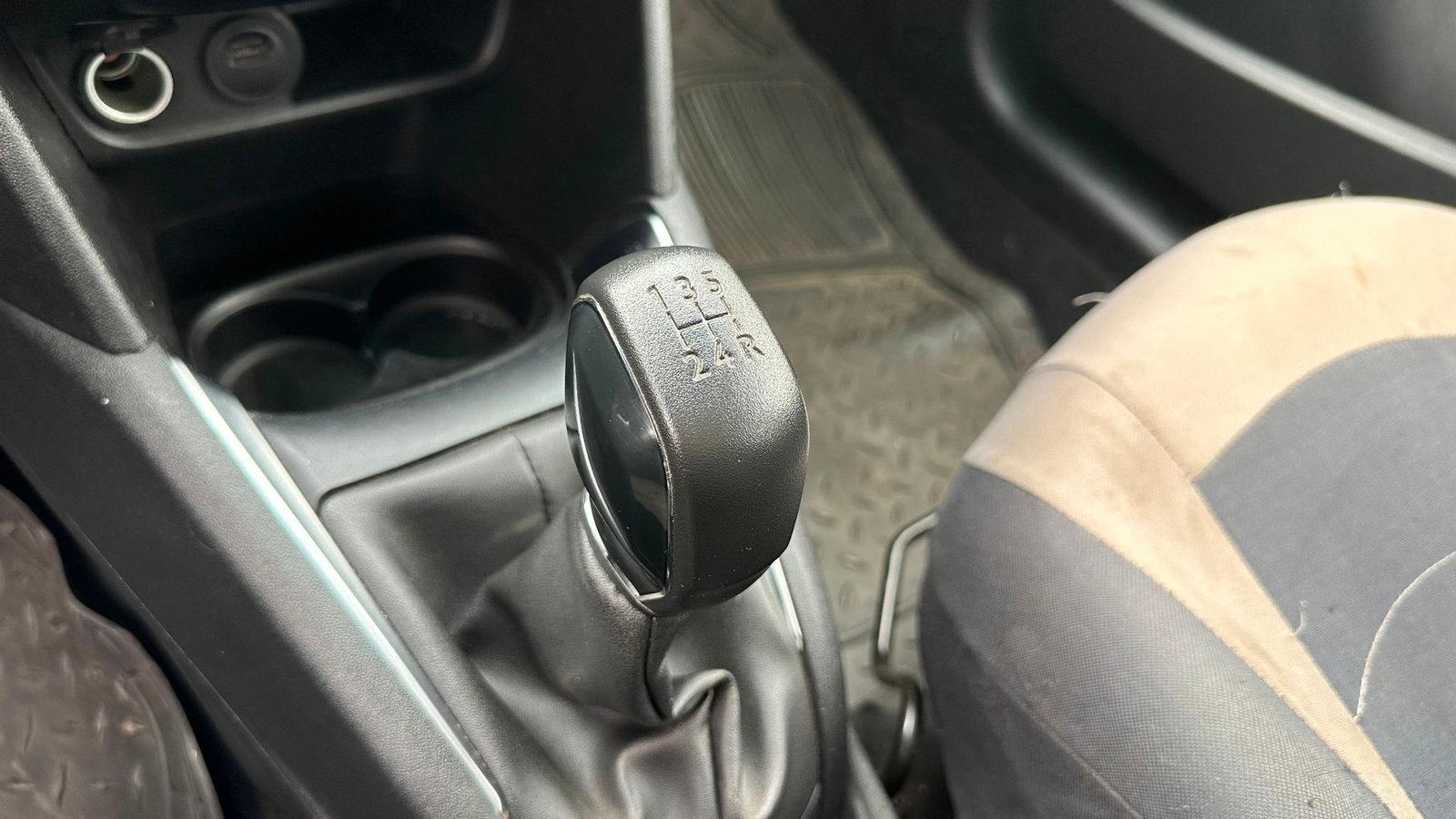 Peugeot 208 PURE TECH HB 1.2 2019 - Imagen 18 de 19