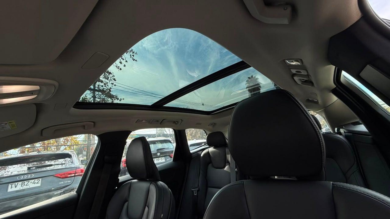 VOLVO XC60 2023 - Imagen 9 de 20