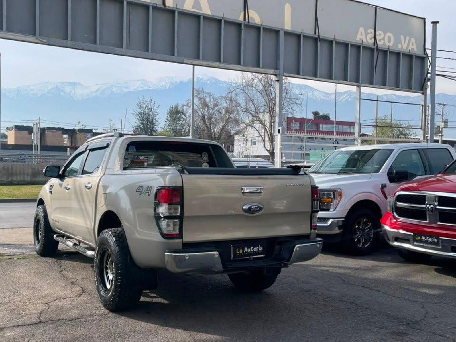 Ford RANGER DCAB LTD 4X4 3.2 2020 - Foto 4 de 14