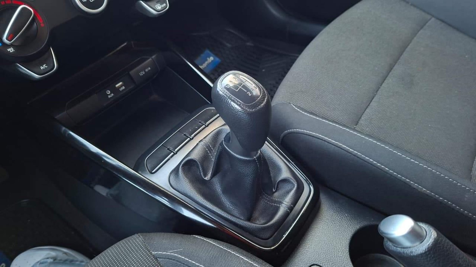 Kia RIO 5 2019 - Imagen 6 de 18