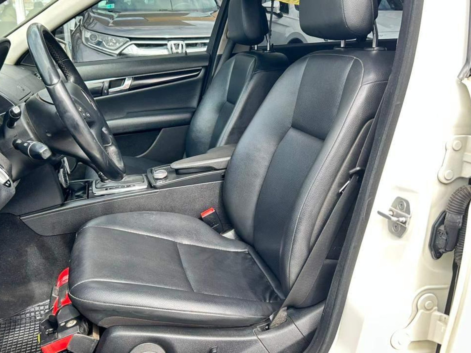 Mercedes-Benz C180 2011 - Foto 5 de 20