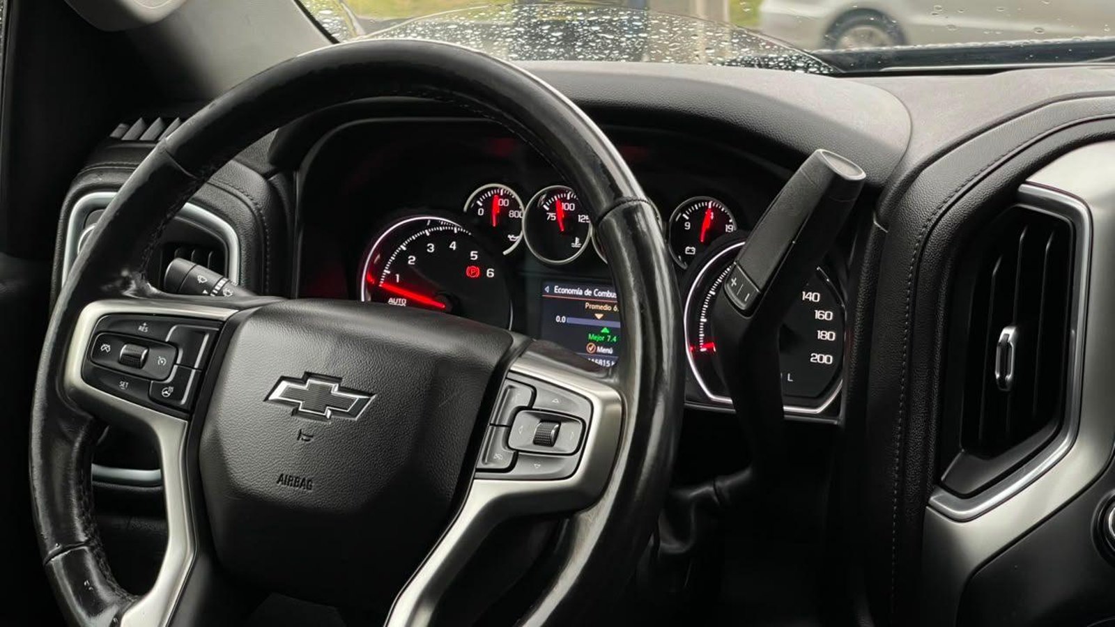 Chevrolet SILVERADO DCAB 5.3 AUT 2019 - Imagen 10 de 14