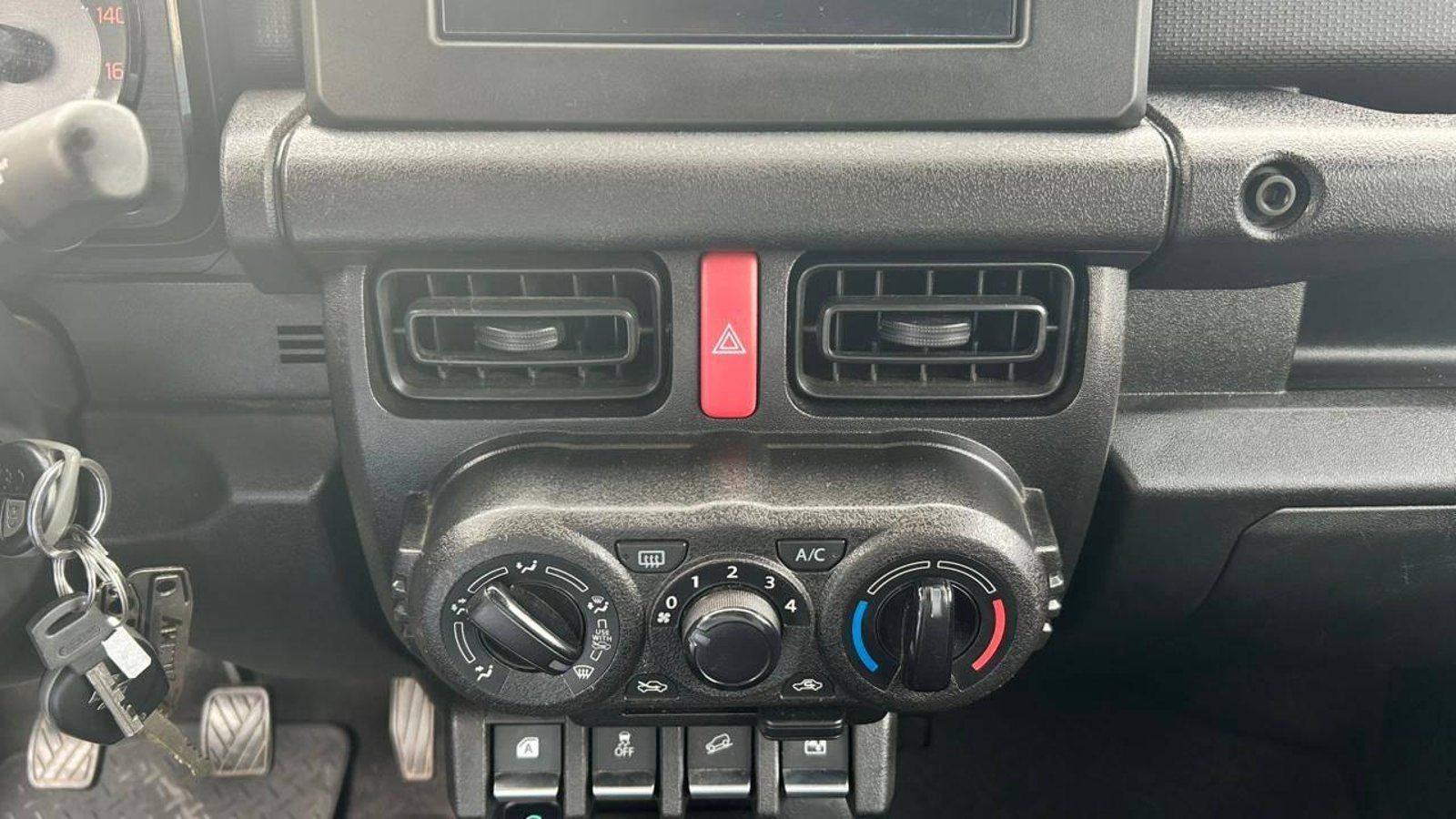 Suzuki Jimny 2023 - Imagen 18 de 20