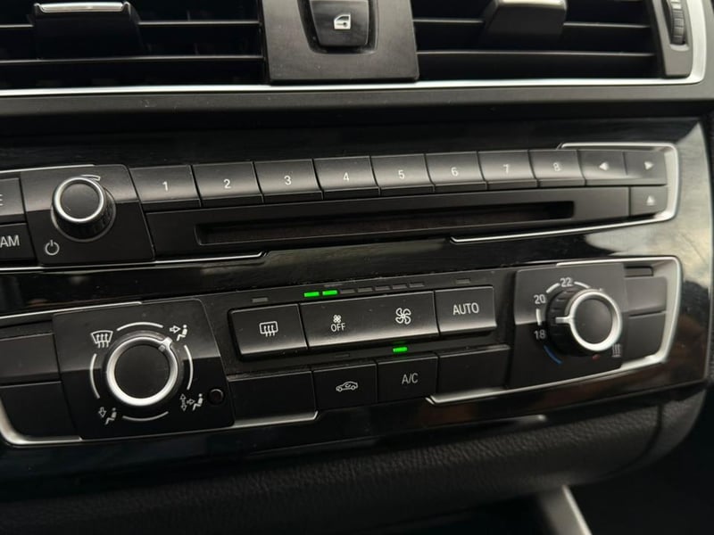 BMW 120i 2017 - Imagen 14 de 20