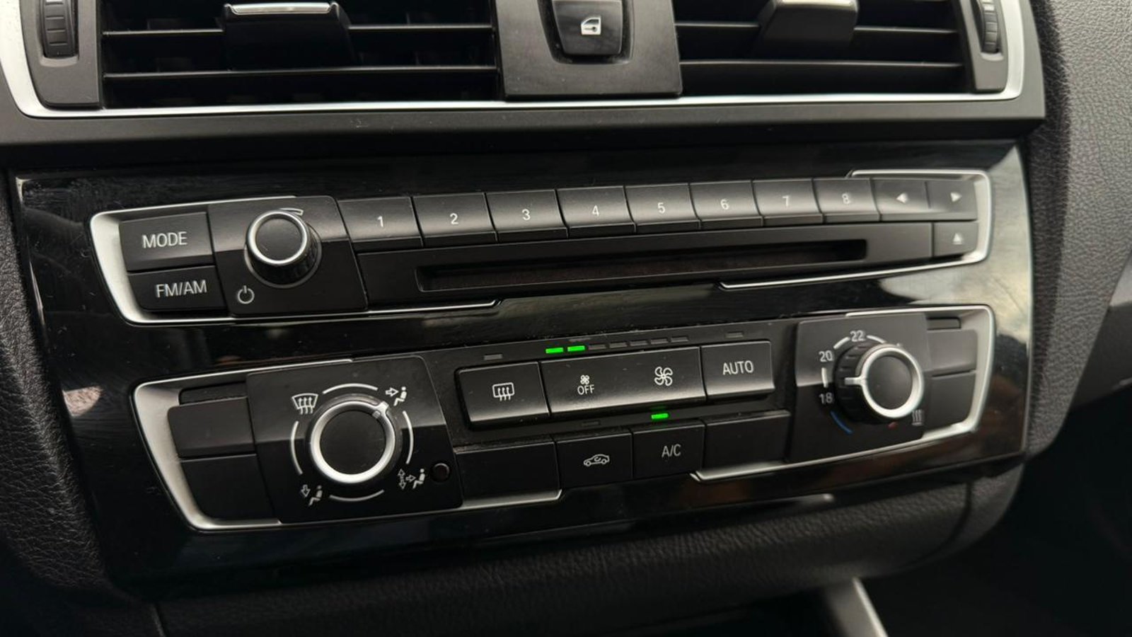 BMW 120i 2017 - Imagen 14 de 20