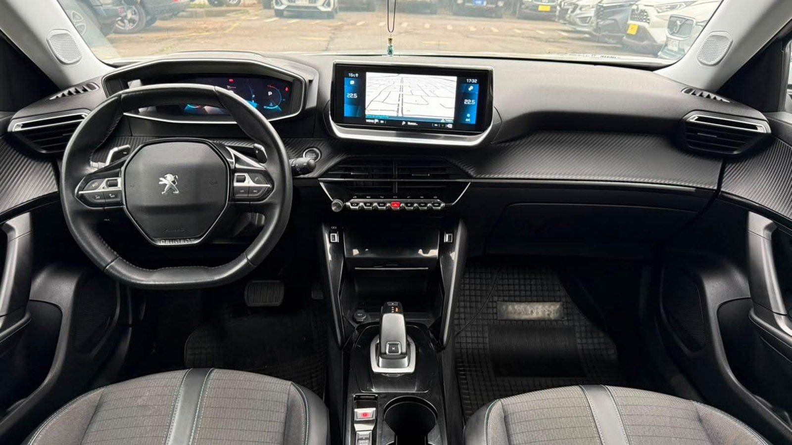 Peugeot 2008 ALLURE 1.2 2022 - Imagen 17 de 20