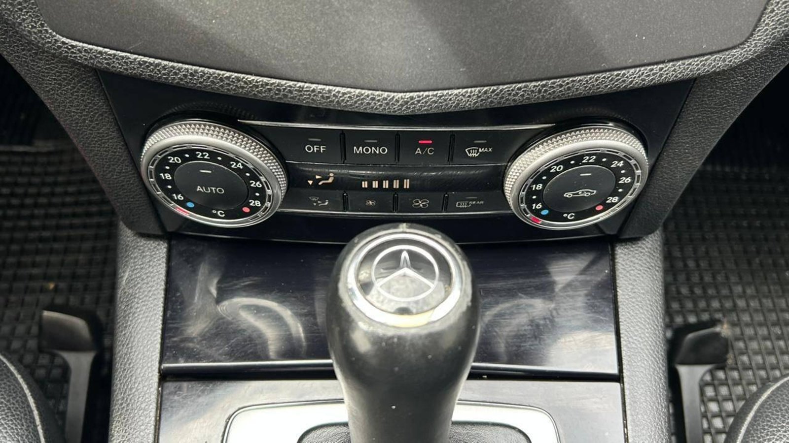 Mercedes-Benz C180 2011 - Imagen 15 de 20