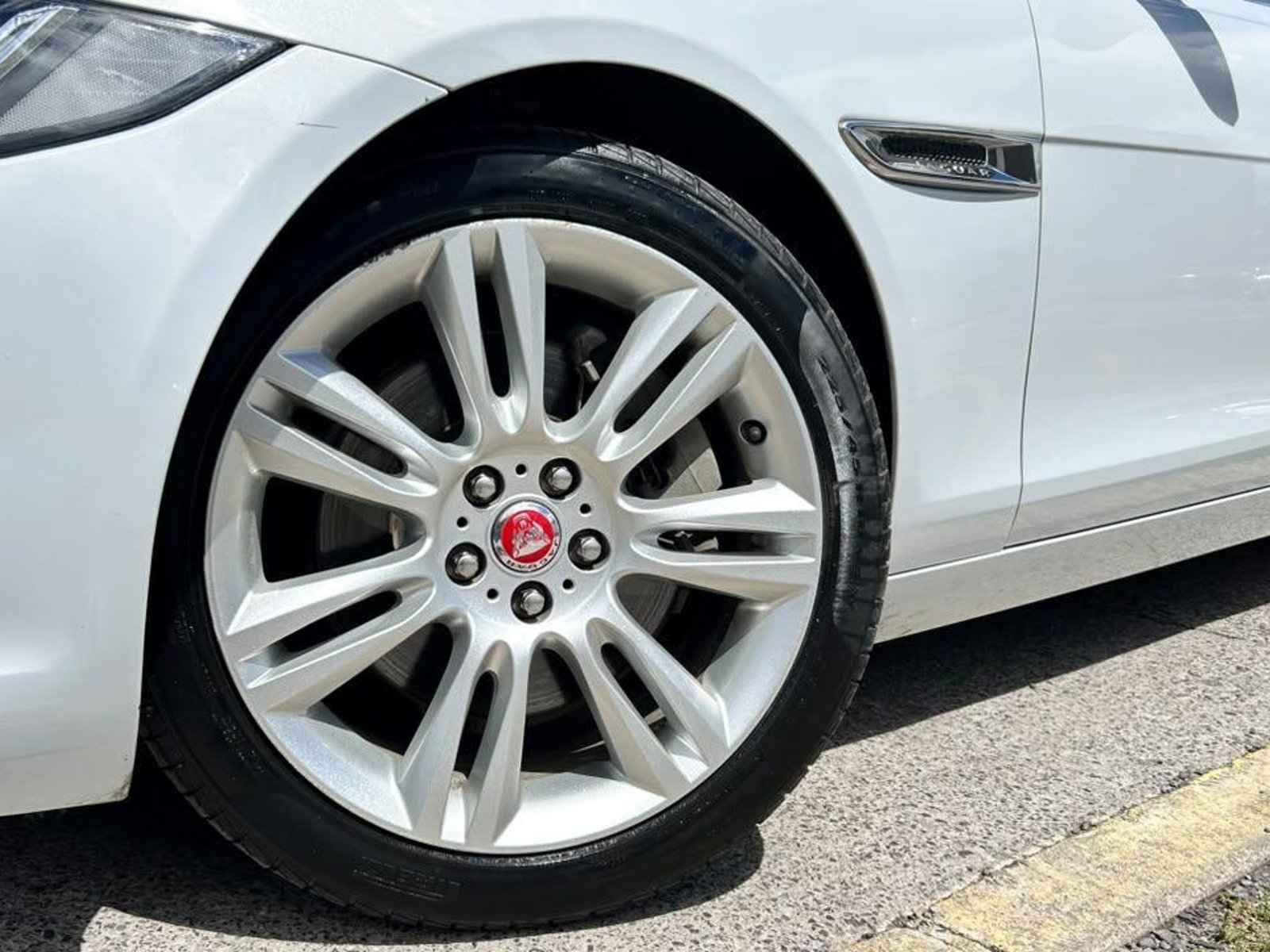 Jaguar XE 2018 - Foto 5 de 20