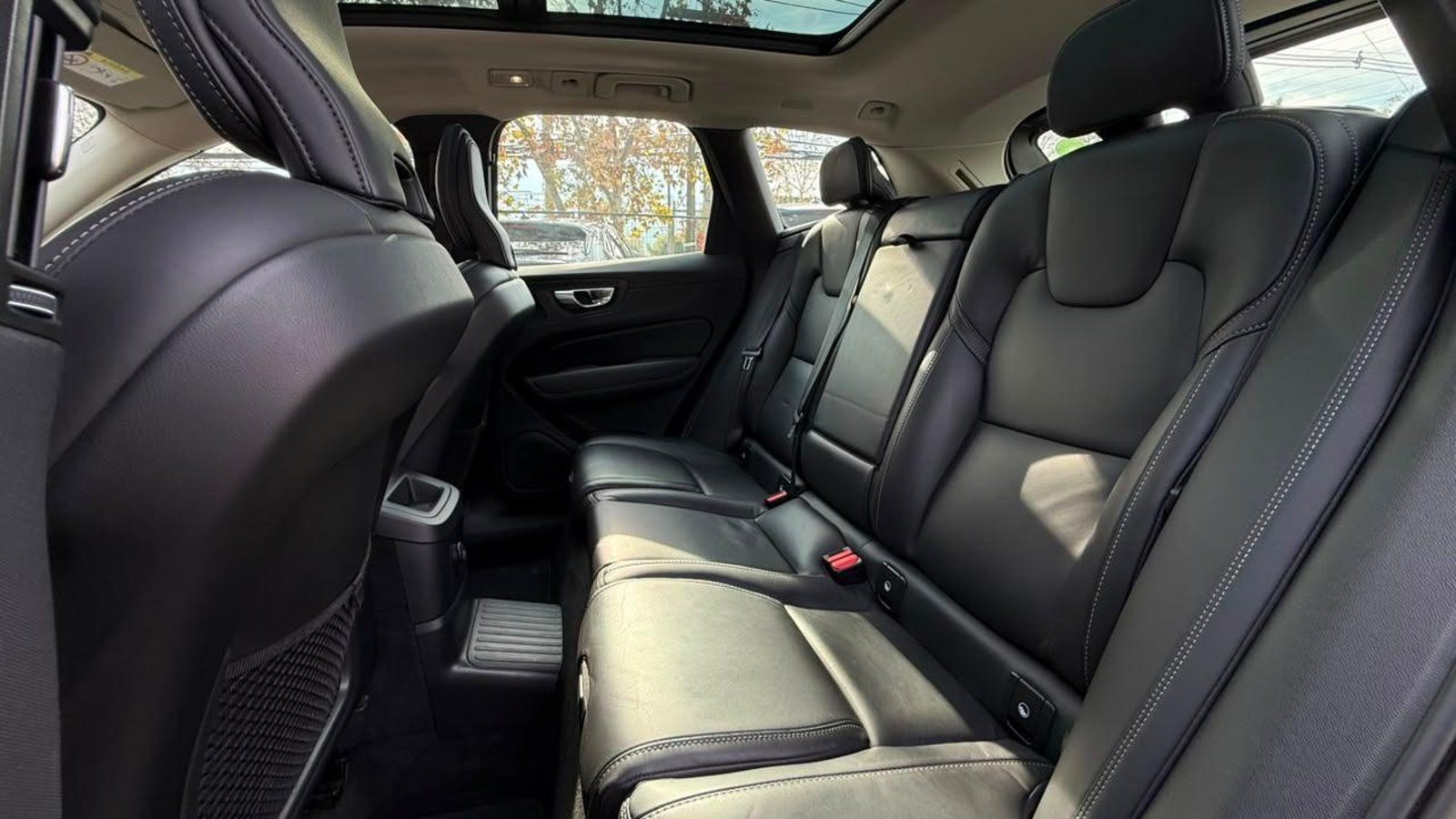 VOLVO XC60 2023 - Imagen 8 de 20