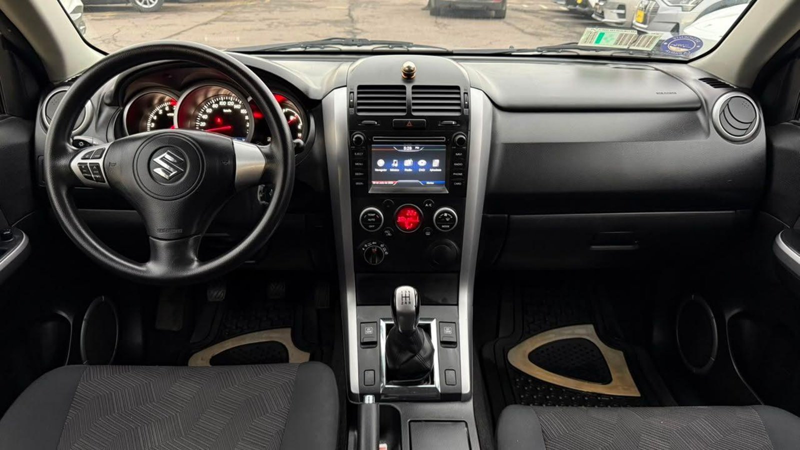 Suzuki GRAND NOMADE 2015 - Imagen 14 de 18