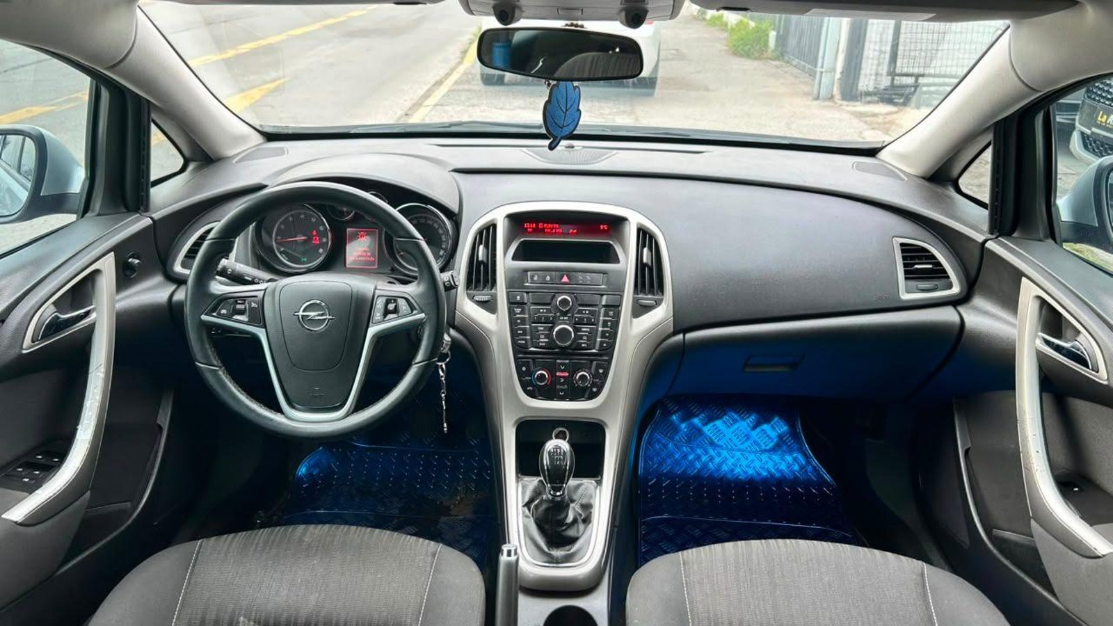 Opel Astra 2013 - Imagen 10 de 19