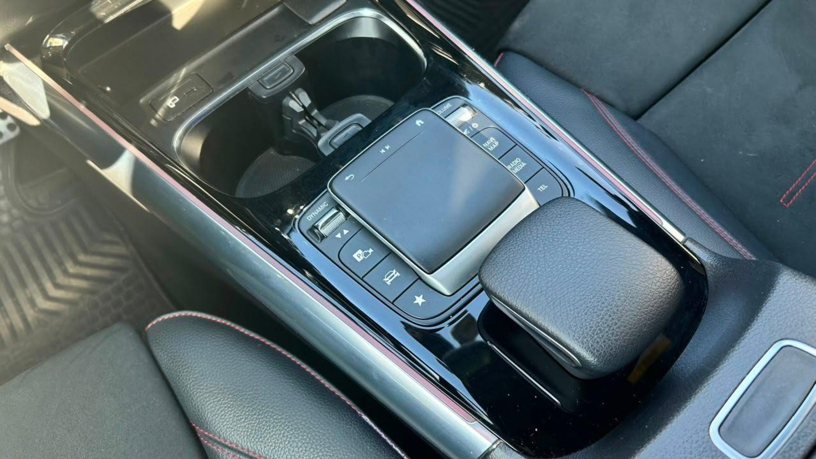 Mercedes-Benz GLA 2022 - Imagen 15 de 20