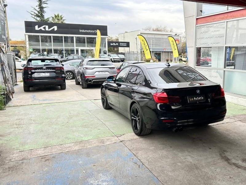 BMW 320i 2017 - Imagen 4 de 20