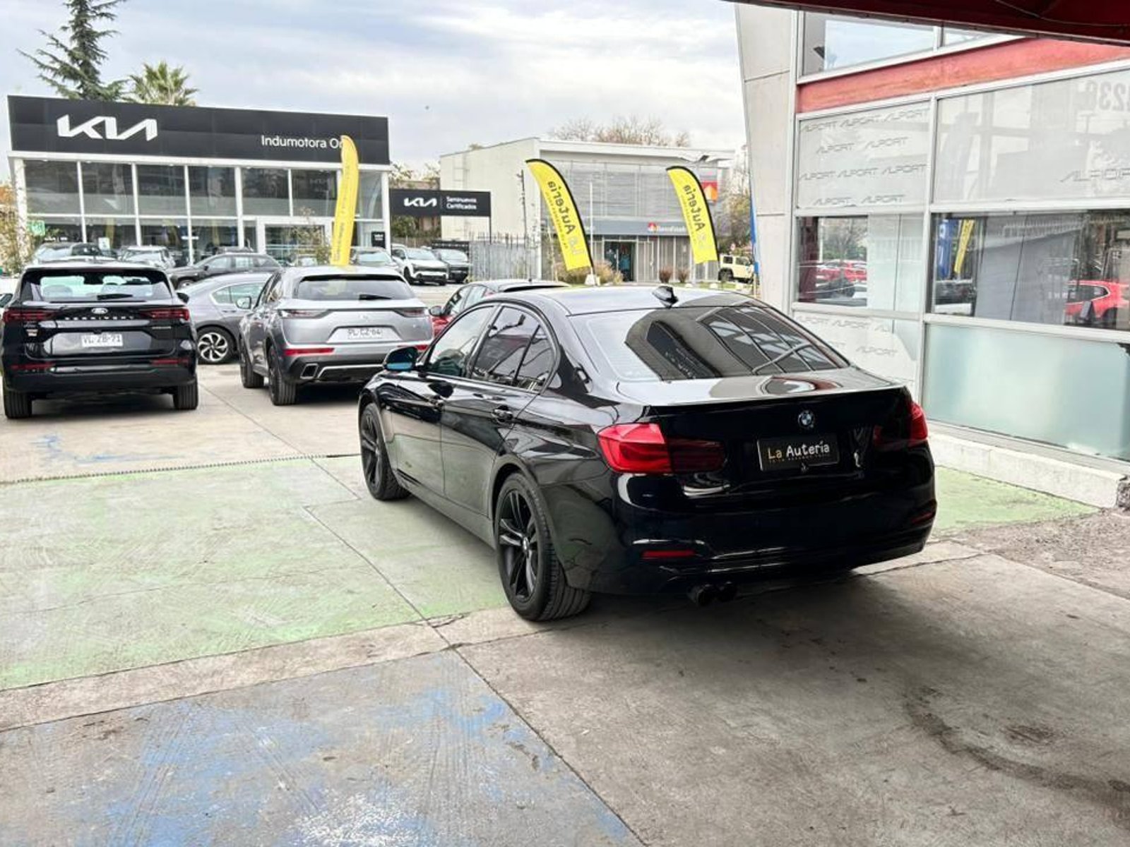 BMW 320i 2017 - Foto 4 de 20
