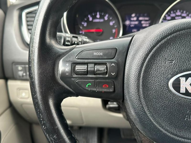 Kia Grand Carnival 2016 - Imagen 15 de 20