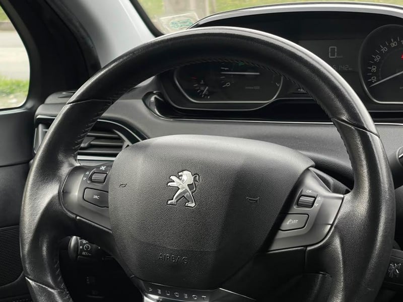 Peugeot 208 2016 - Imagen 8 de 16