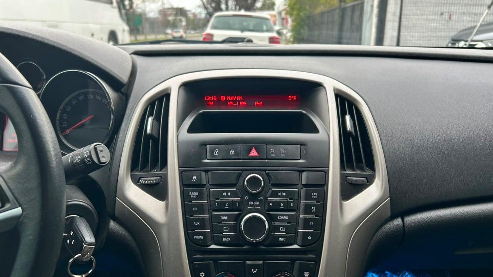 Opel Astra 2013 - Imagen 11 de 19