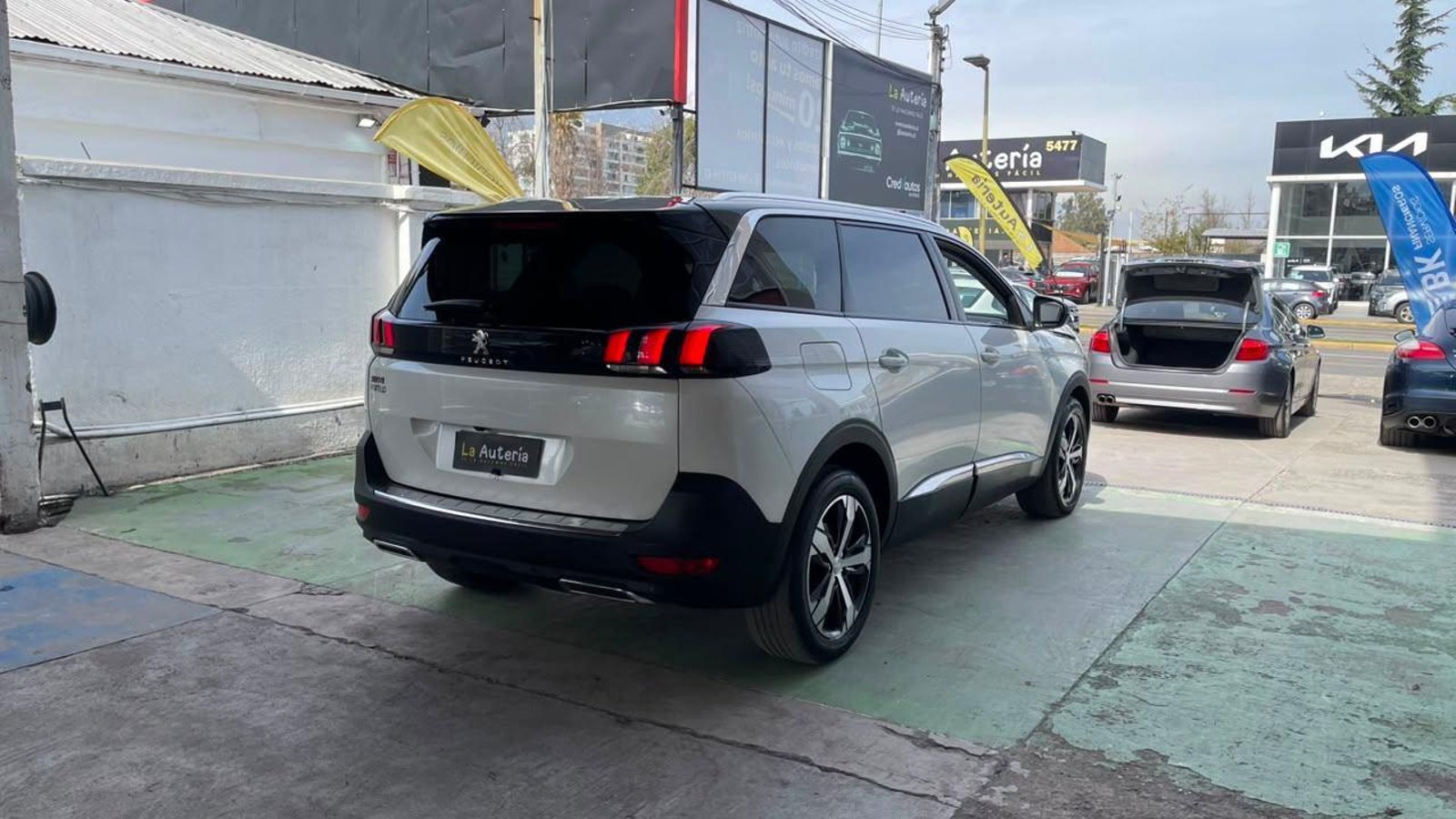 Peugeot 5008 2021 - Imagen 3 de 17