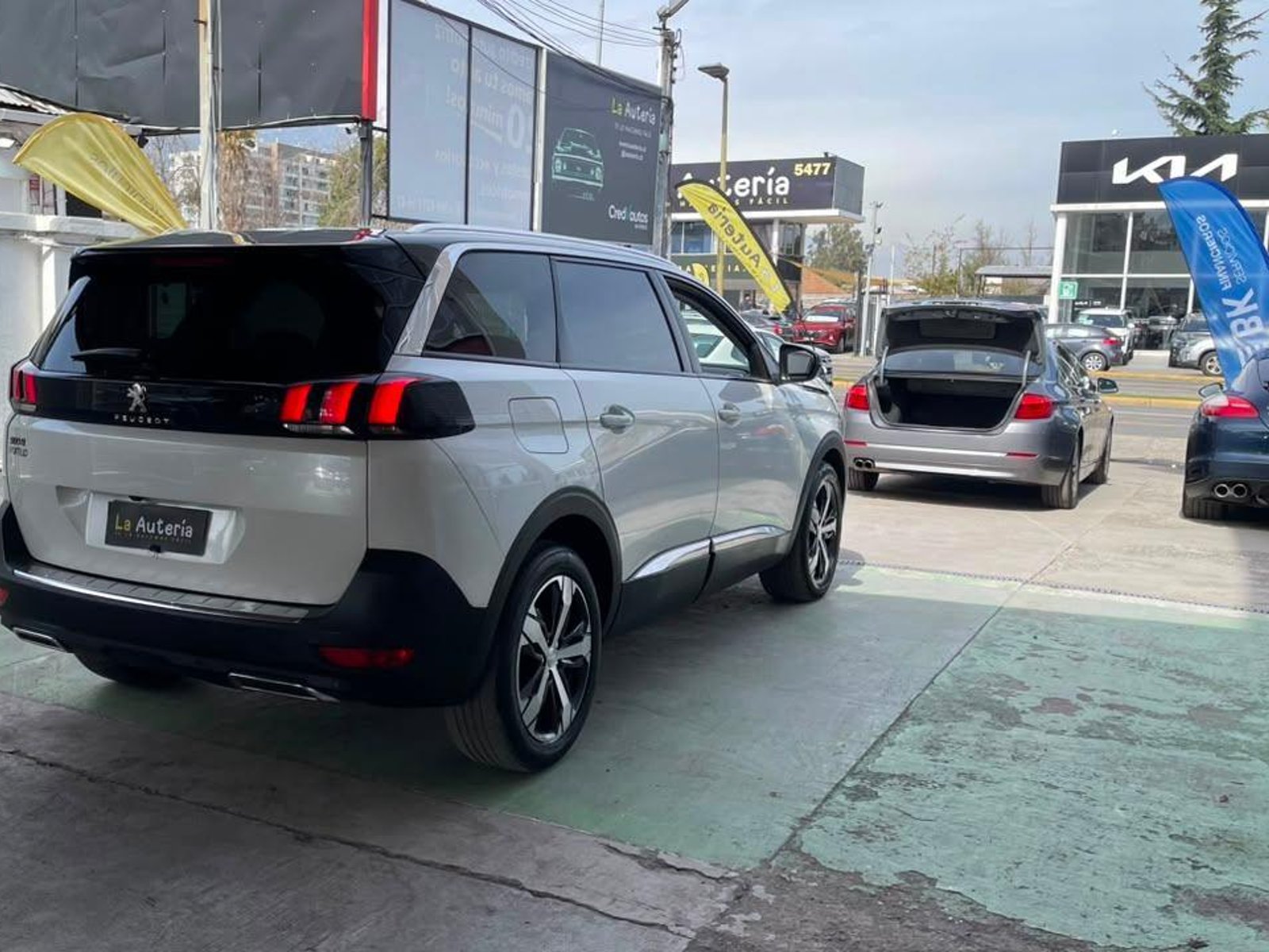 Peugeot 5008 2021 - Foto 3 de 17