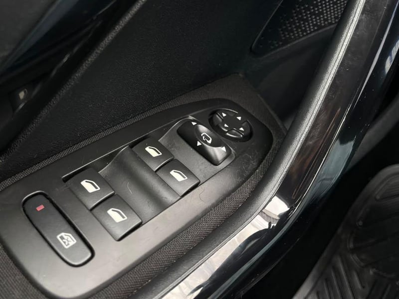 Peugeot 208 2016 - Imagen 15 de 16