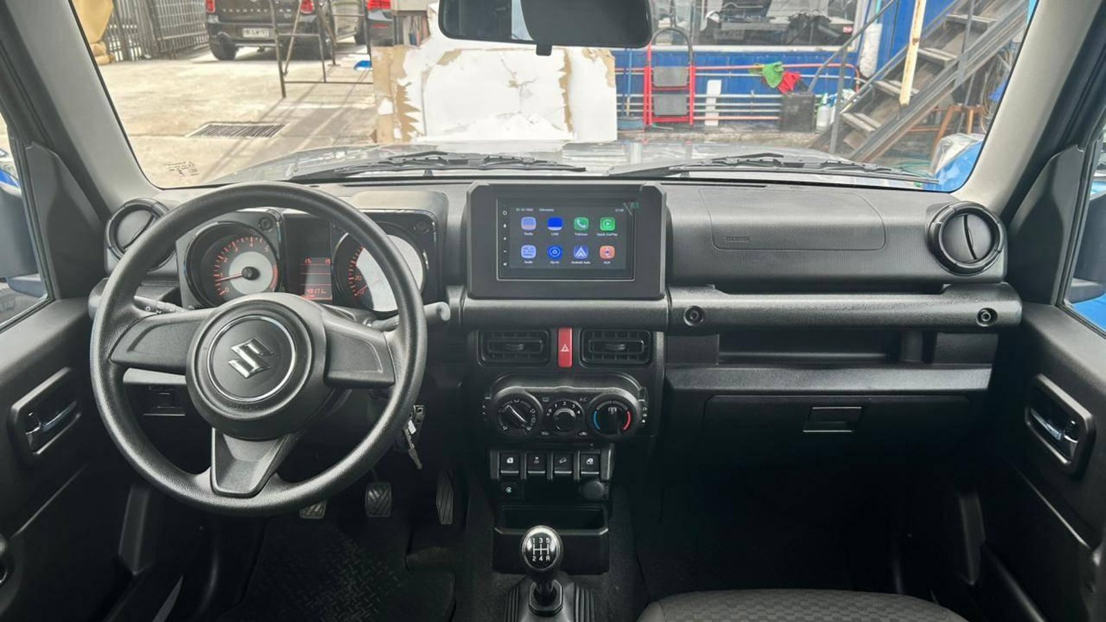 Suzuki Jimny 2023 - Imagen 12 de 20