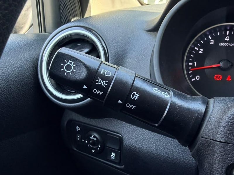 Kia SOLUTO 2025 - Imagen 17 de 18