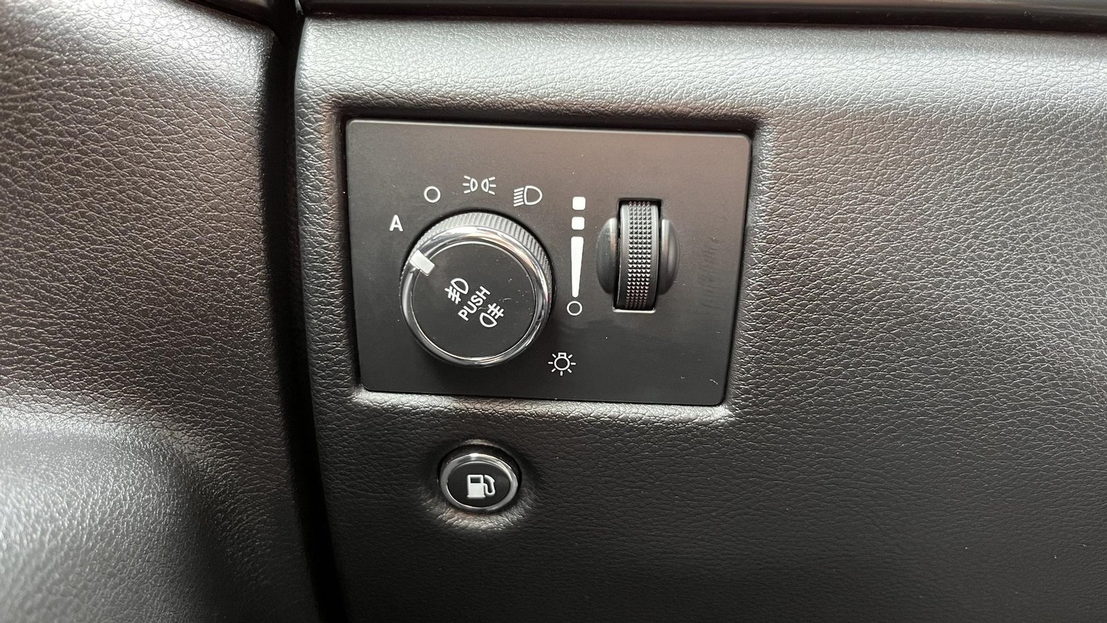 Jeep NEW GRAND CHEROKEE LAREDO 3.6 AUT 2021 - Imagen 14 de 15