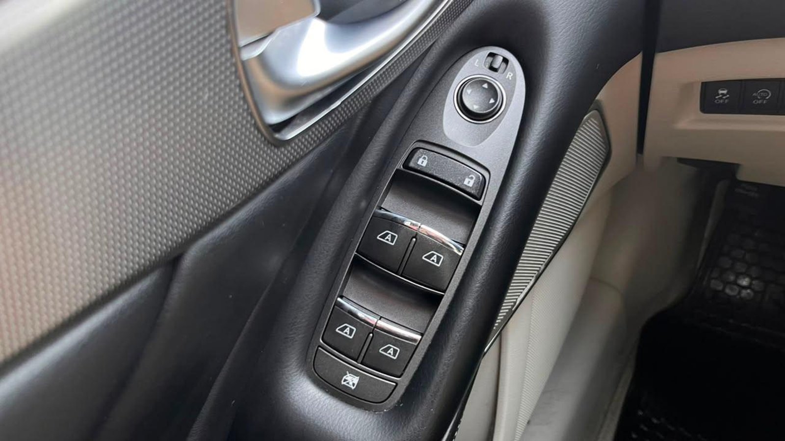 Infiniti Q50 2018 - Imagen 7 de 18