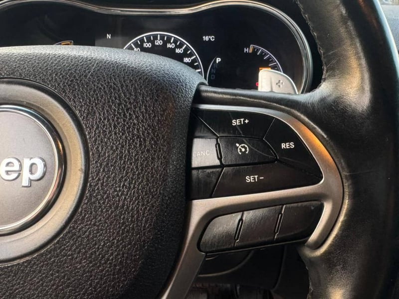 Jeep GRAND CHEROKEE 2019 - Imagen 17 de 20