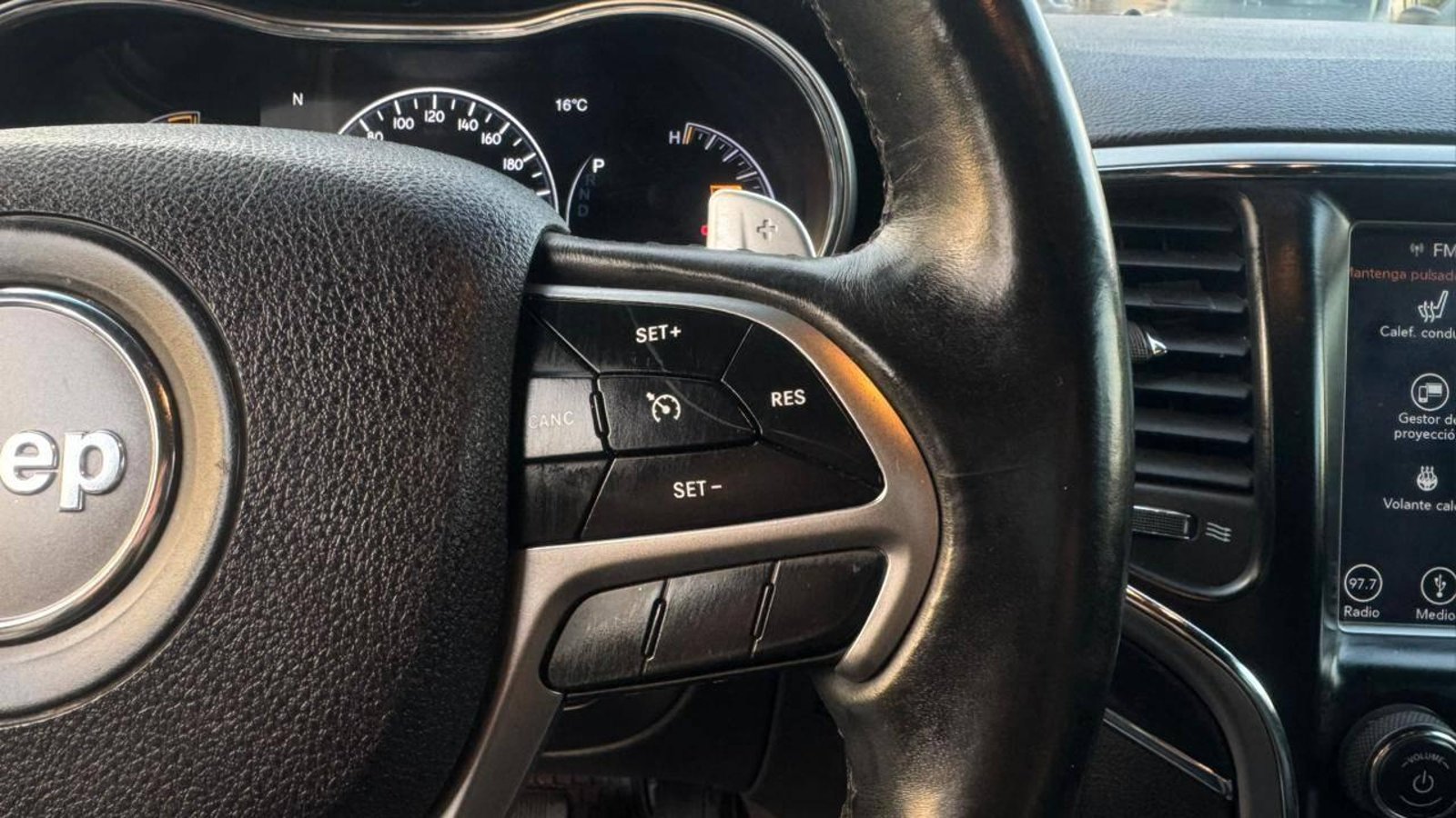 Jeep GRAND CHEROKEE 2019 - Imagen 17 de 20