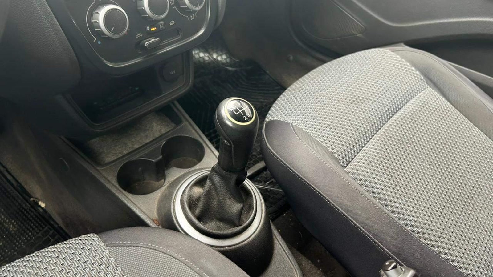 VOLKSWAGEN GOL 2011 - Imagen 12 de 16