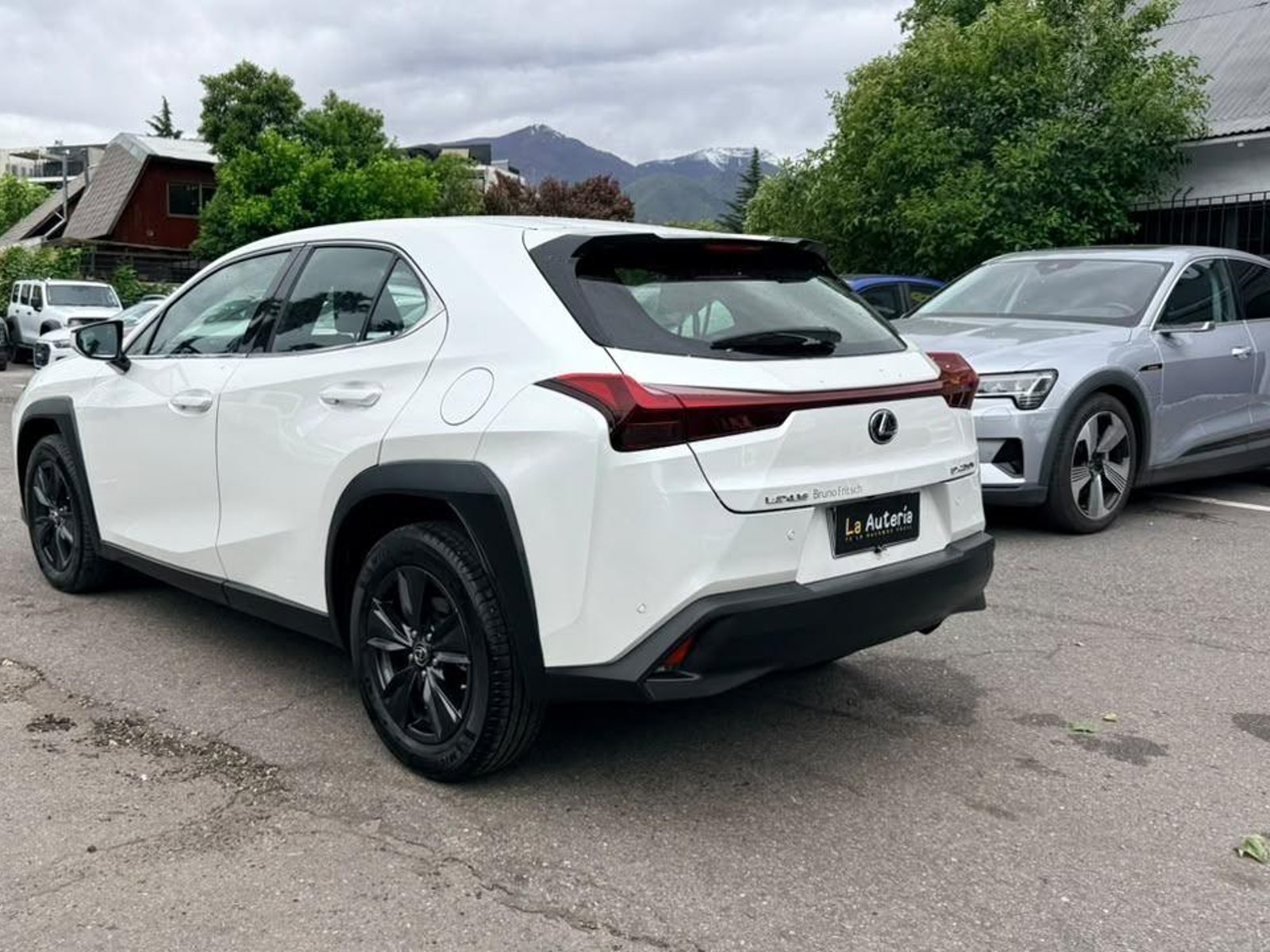 Lexus UX250H HATCH BACK 2.0 AUT 2023 - Foto 3 de 20