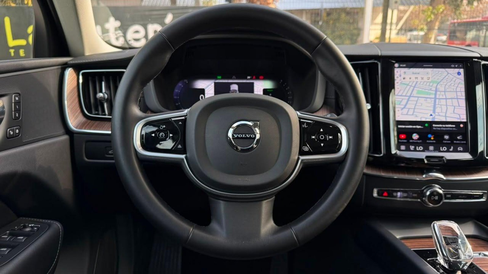 VOLVO XC60 2023 - Imagen 10 de 20